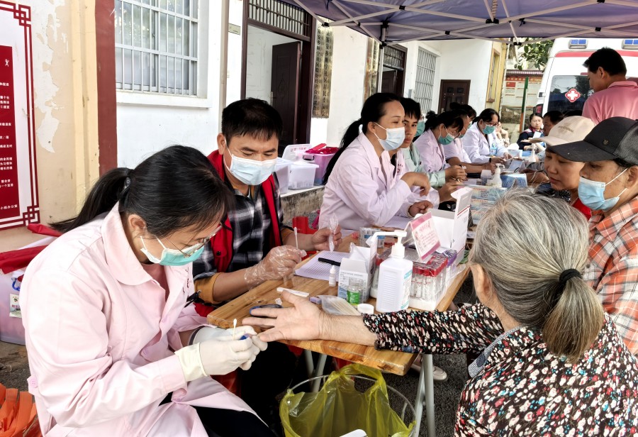 寧明縣開展聯合義診活動
