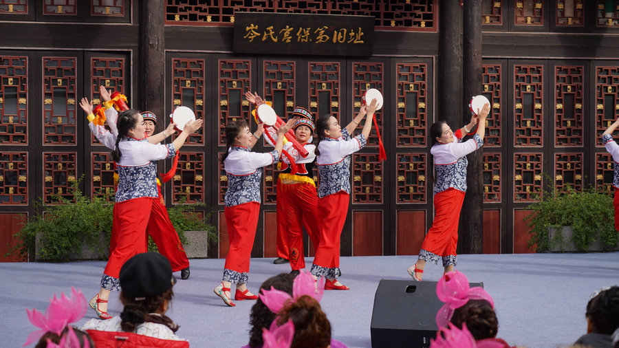 民俗藝術表演穿梭于桂林山水間