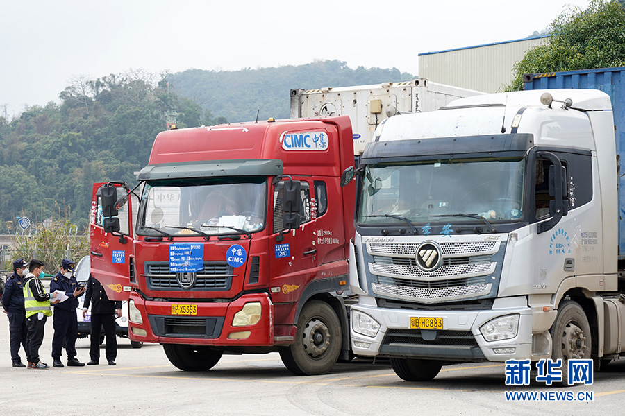 根據國務院聯防聯控機制，乙類乙管的總體方案要求，從1月8日起，憑祥市也按照要求對疫情防控和通關管理措施進行了優化調整，多措并舉保障口岸通關平穩暢通。